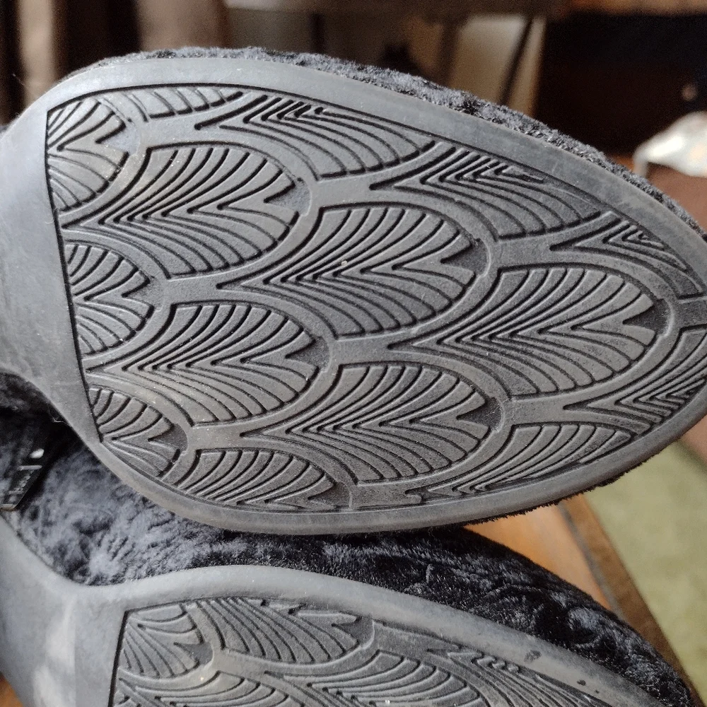 Beautiful! Velvet w/Embroidered Paisley Pattern Ankle Boot Size 8 Med NWOT - Picture 13 of 14